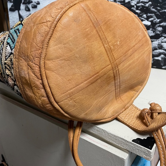 Vintage leather and tapestry drawstring bag - Picture 5 of 5